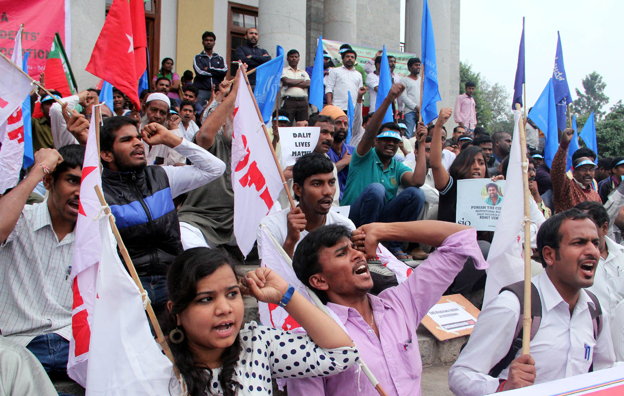 ದಲಿತ ವಿದ್ಯಾರ್ಥಿ ರೋಹಿತ್ ಸಾವು: ಭುಗಿಲೆದ್ದ ಪ್ರತಿಭಟನೆ